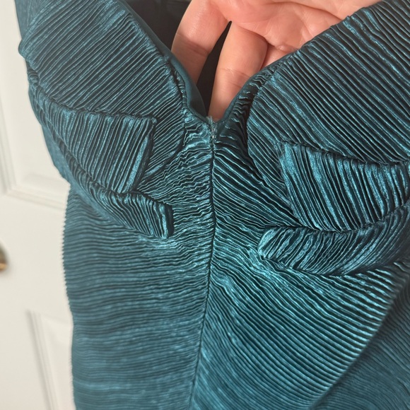 Cult Gaia Milo Plisse Halter Midi Dress in Sea Moss 6 - Picture 4 of 11